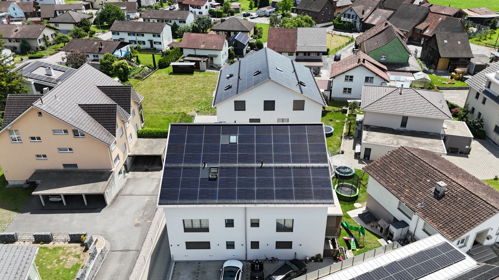 Photovoltaikanlage MFH Lüchingen – Dachfläche mit Modulen