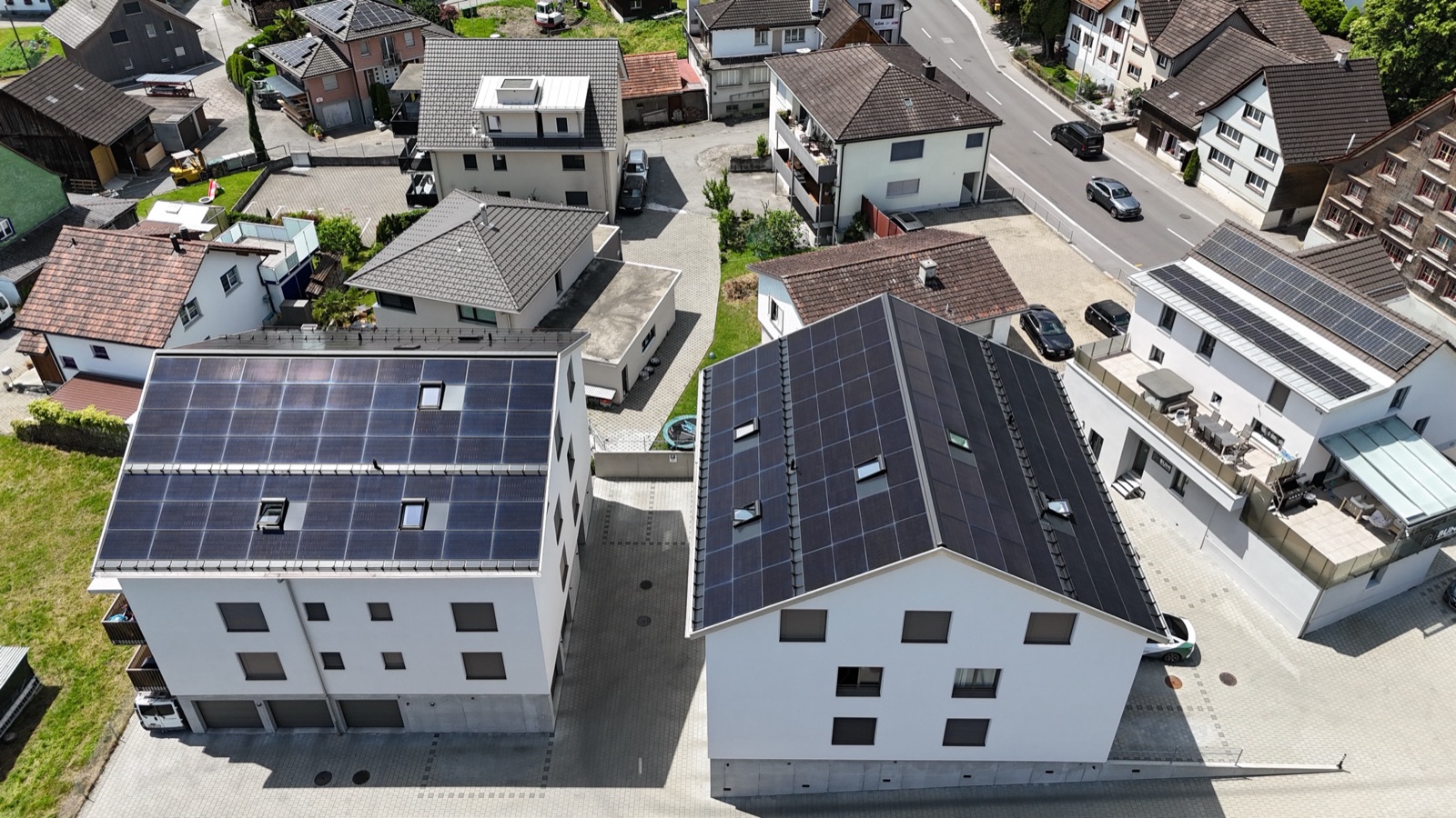 Photovoltaikanlage MFH Lüchingen – Gesamtansicht beider Gebäude
